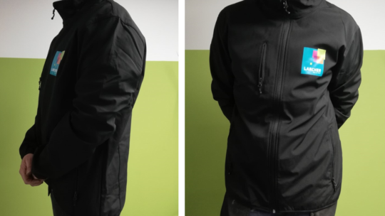 Distribution de doudounes par le groupe Larcher